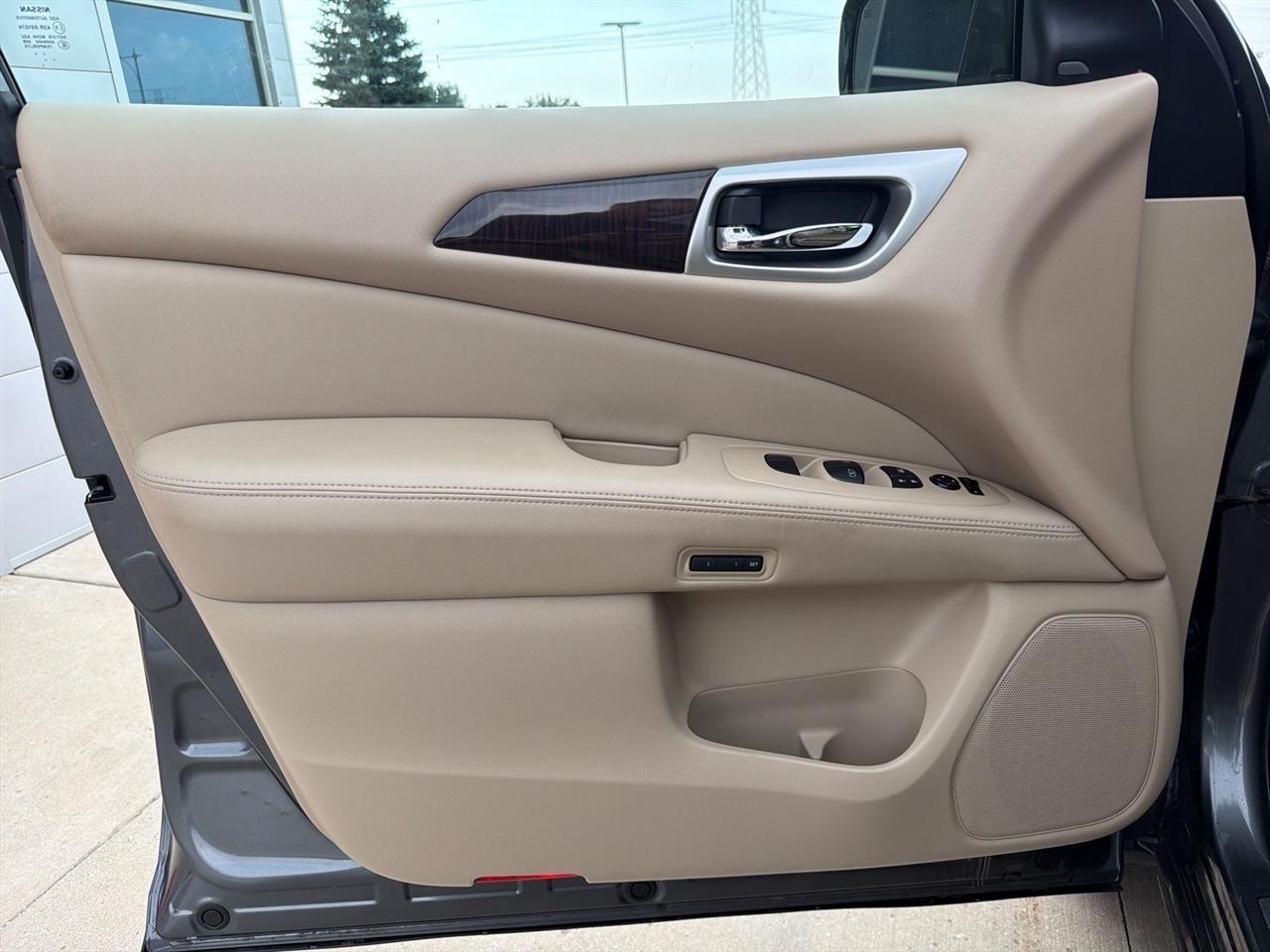 Nissan Pathfinder 4WD 4dr Platinum 2016