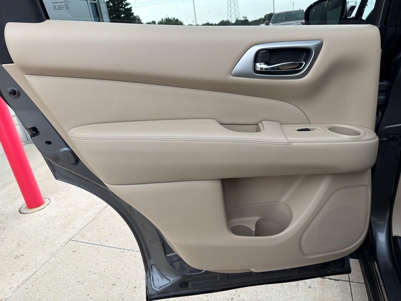 Nissan Pathfinder 4WD 4dr Platinum 2016