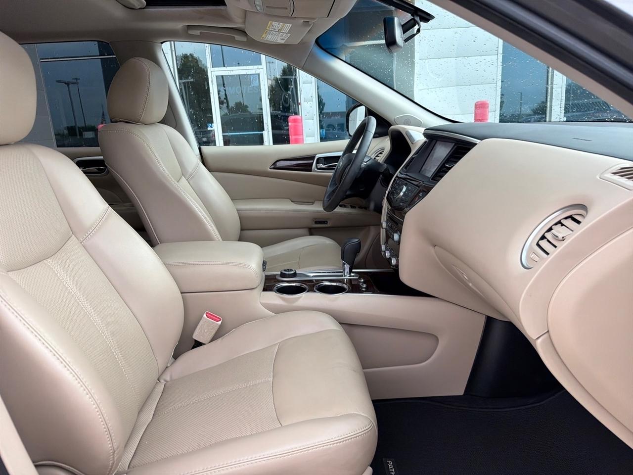 Nissan Pathfinder 4WD 4dr Platinum 2016