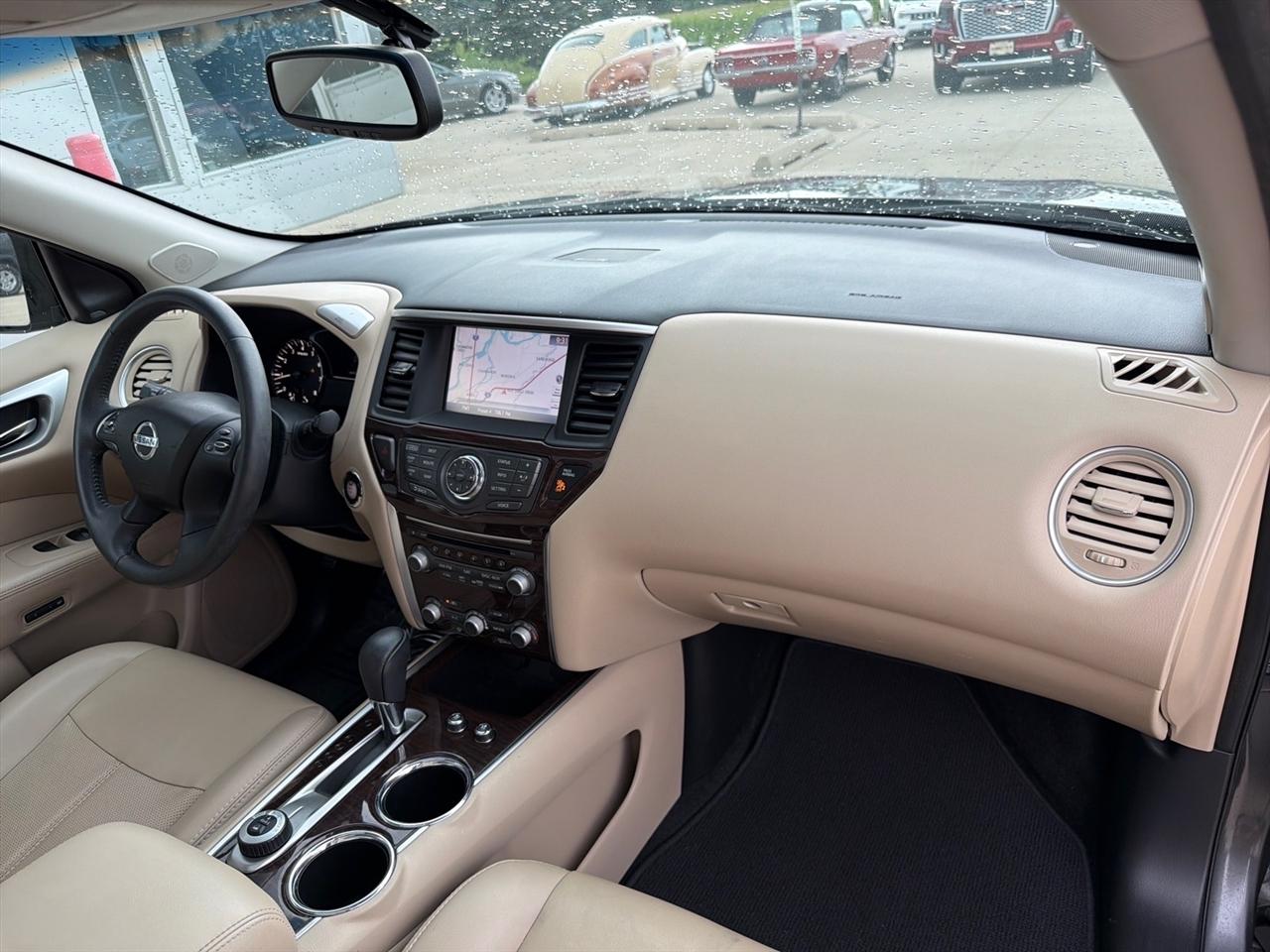 Nissan Pathfinder 4WD 4dr Platinum 2016