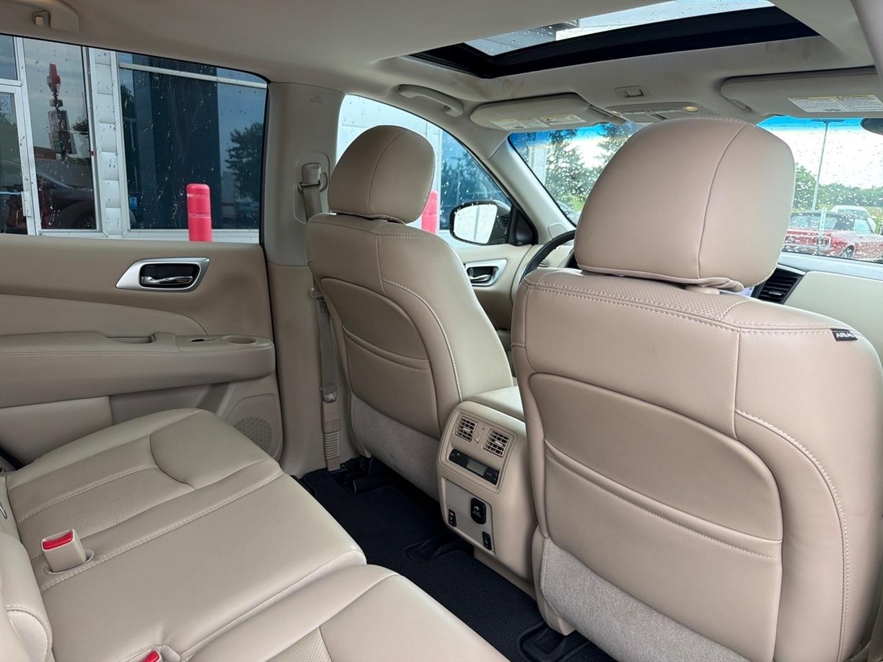 Nissan Pathfinder 4WD 4dr Platinum 2016