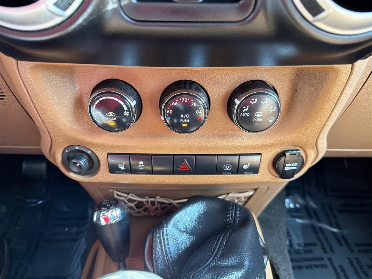 Jeep Wrangler Unlimited 4WD 4dr Rubicon 2013