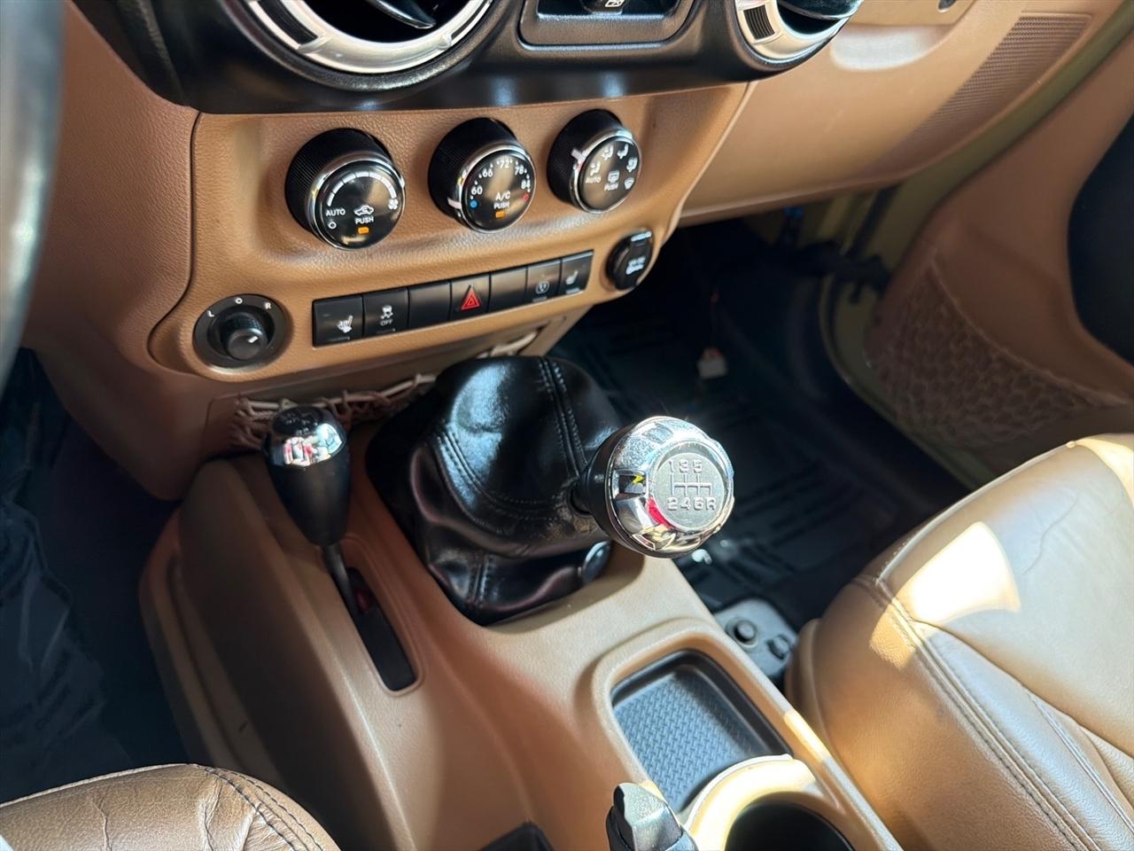 Jeep Wrangler Unlimited 4WD 4dr Rubicon 2013