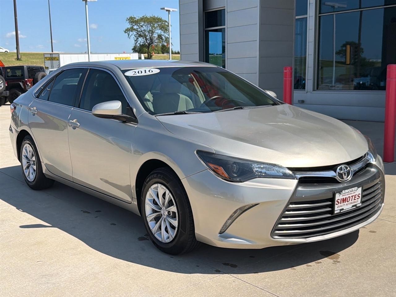Toyota Camry 4dr Sdn I4 Auto SE w/Special Edition Pkg (Natl) 2016