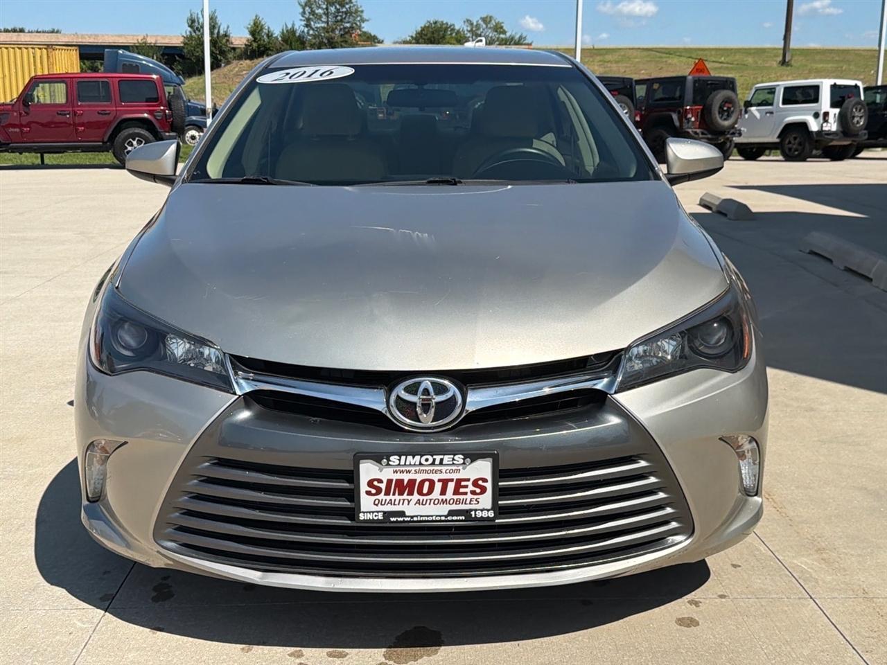 Toyota Camry 4dr Sdn I4 Auto SE w/Special Edition Pkg (Natl) 2016