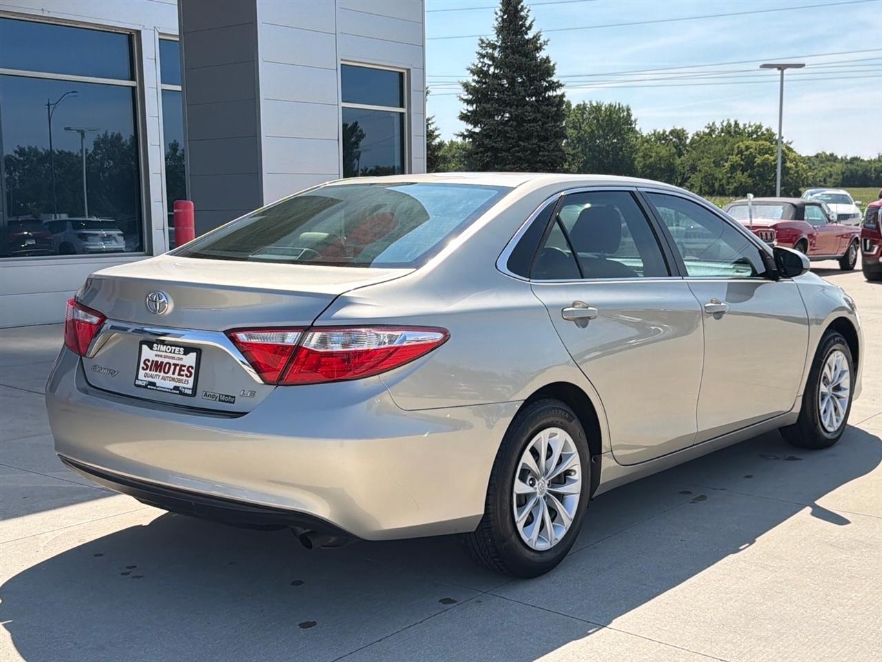 Toyota Camry 4dr Sdn I4 Auto SE w/Special Edition Pkg (Natl) 2016