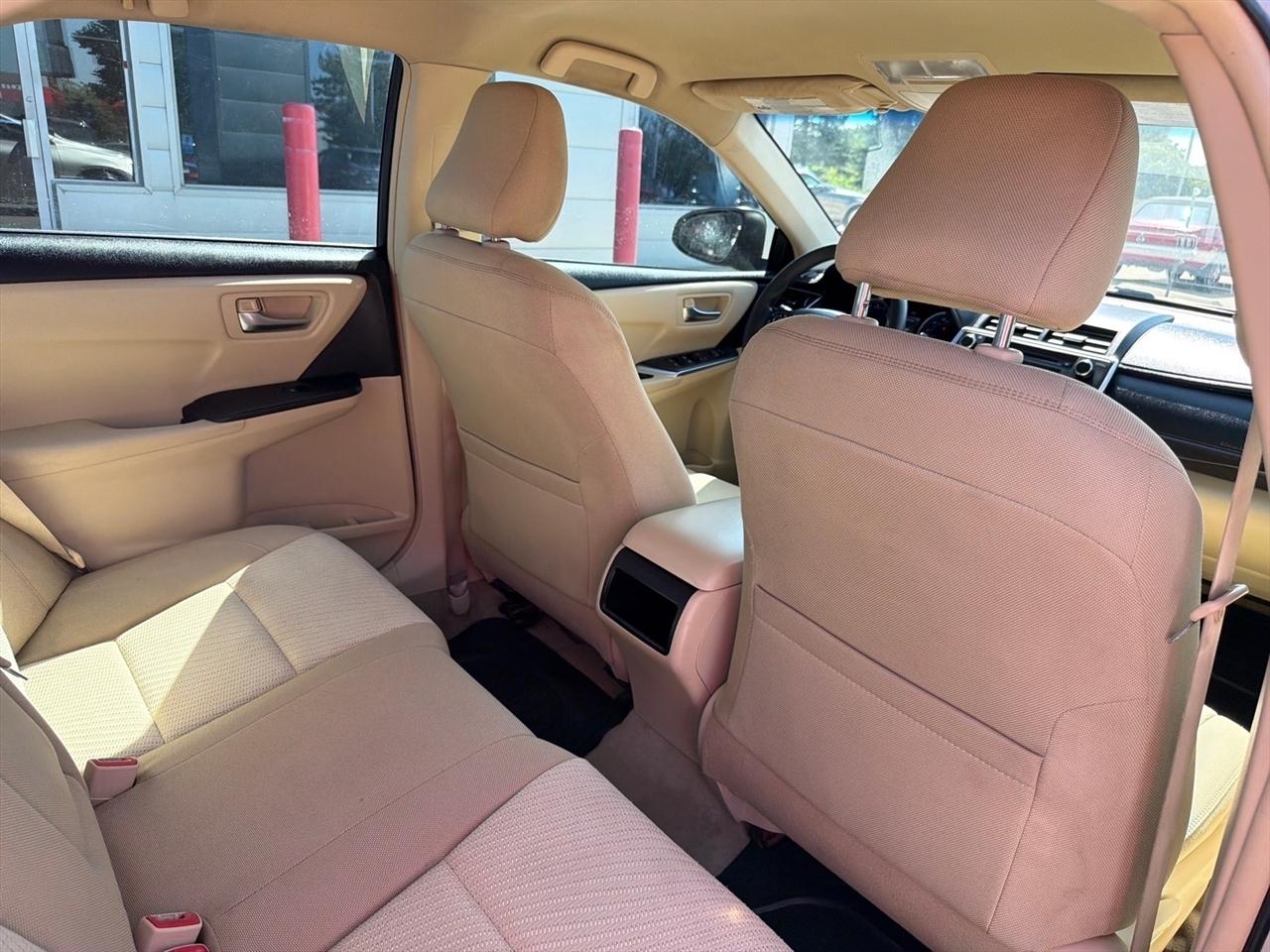 Toyota Camry 4dr Sdn I4 Auto SE w/Special Edition Pkg (Natl) 2016