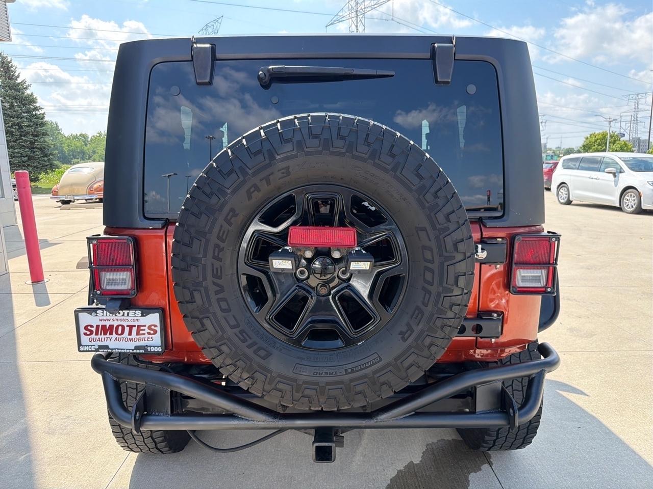 Jeep Wrangler 4WD 2dr Sahara 2014