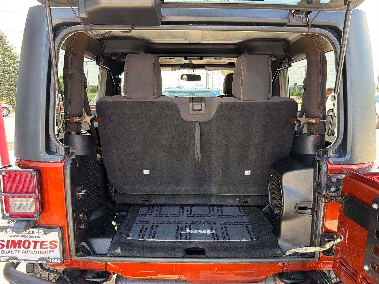 Jeep Wrangler 4WD 2dr Sahara 2014