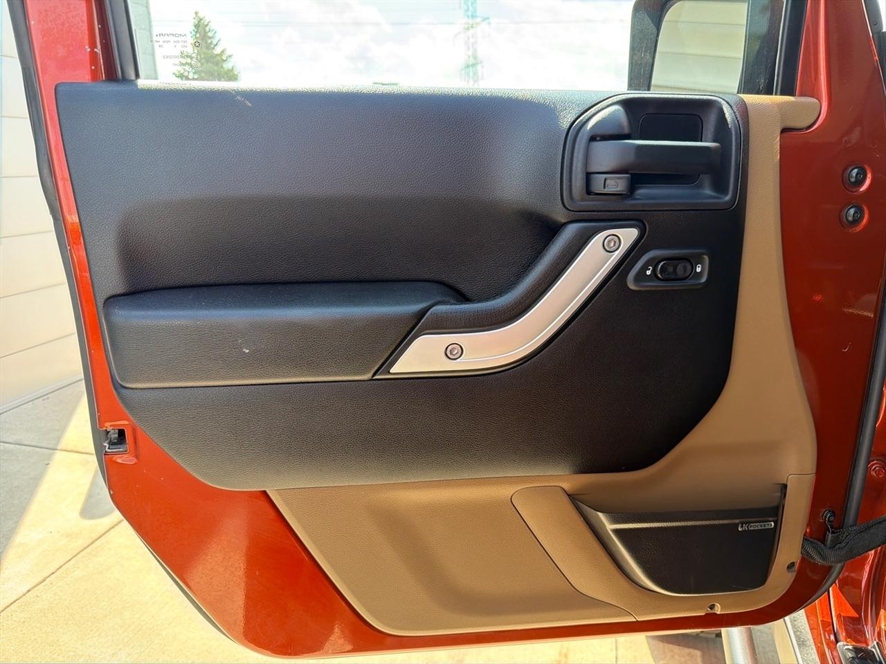 Jeep Wrangler 4WD 2dr Sahara 2014