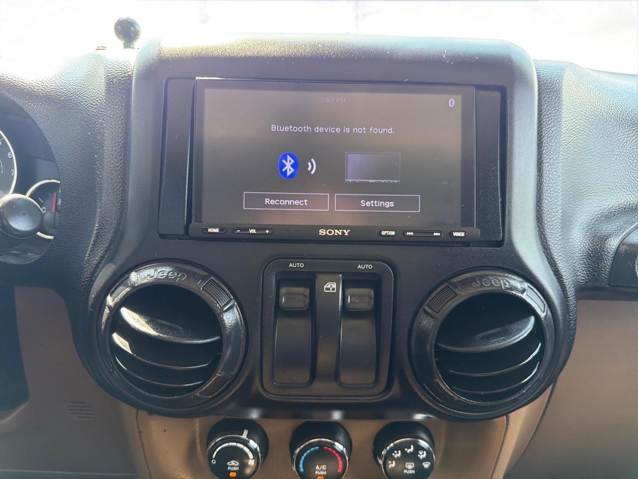 Jeep Wrangler 4WD 2dr Sahara 2014