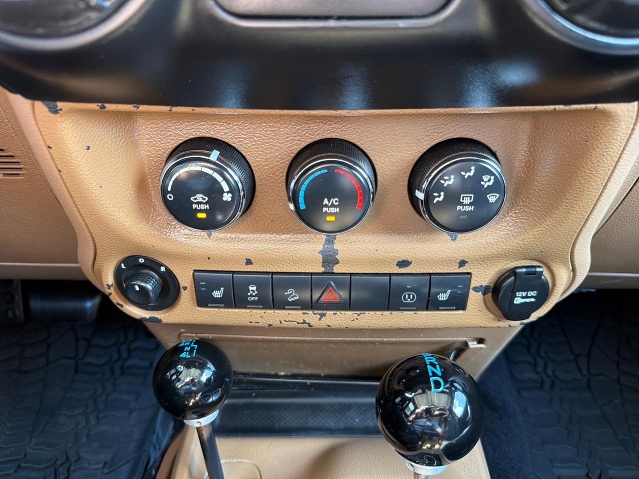 Jeep Wrangler 4WD 2dr Sahara 2014