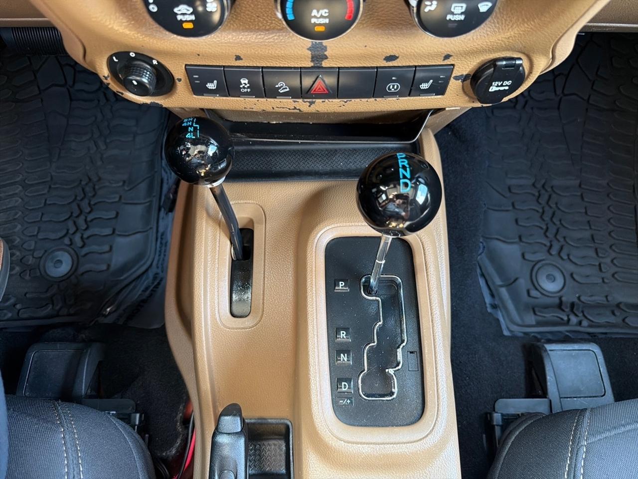 Jeep Wrangler 4WD 2dr Sahara 2014