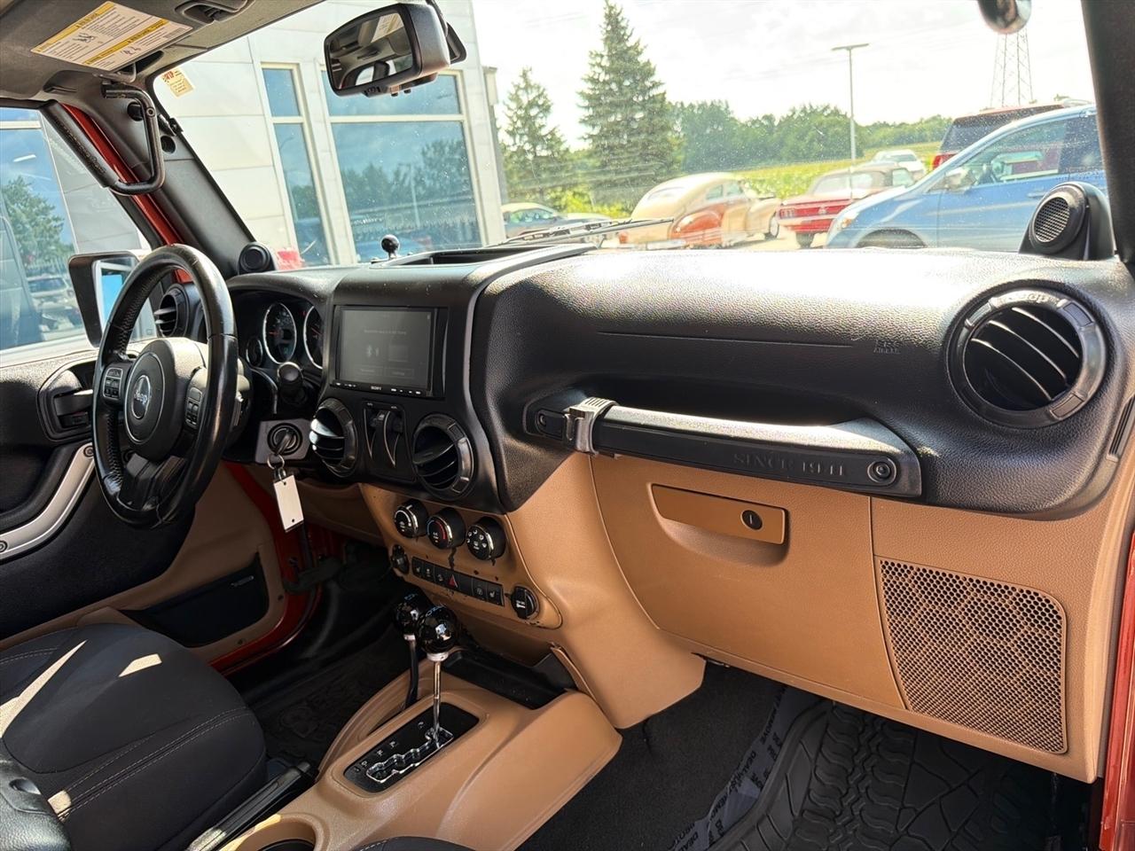 Jeep Wrangler 4WD 2dr Sahara 2014