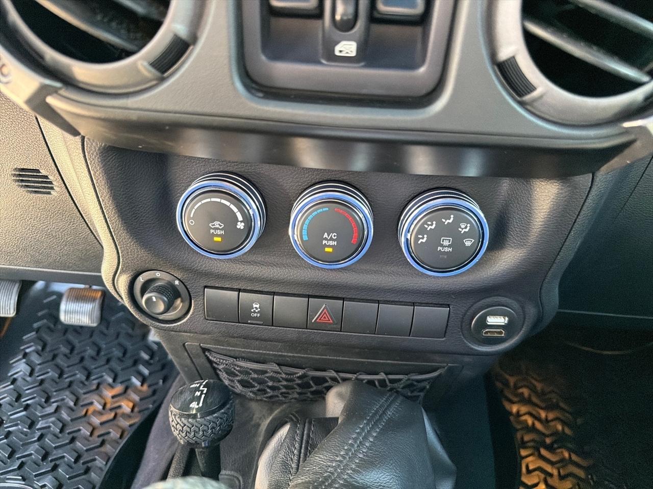 Jeep Wrangler Unlimited 4WD 4dr Sport 2015
