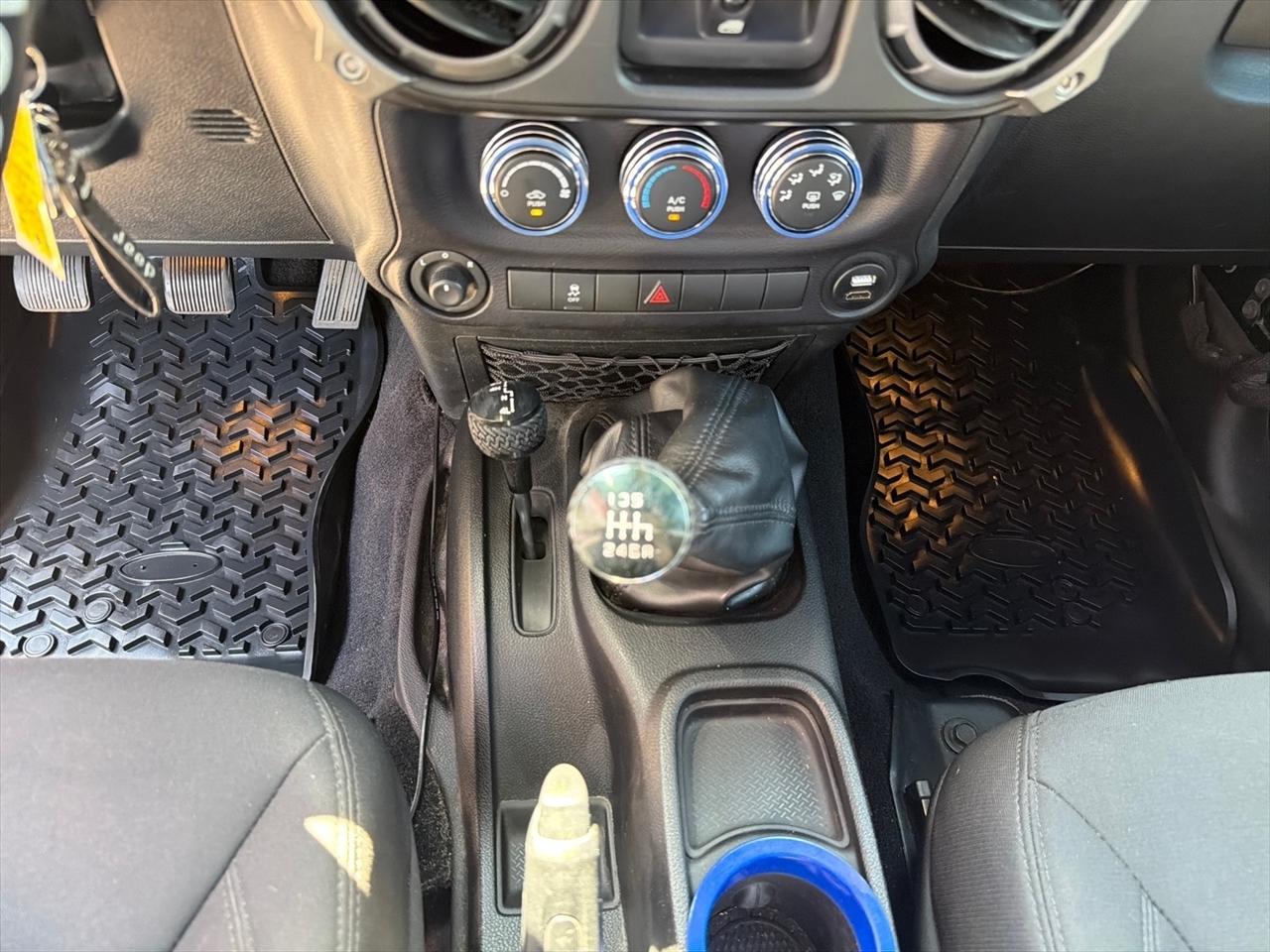 Jeep Wrangler Unlimited 4WD 4dr Sport 2015