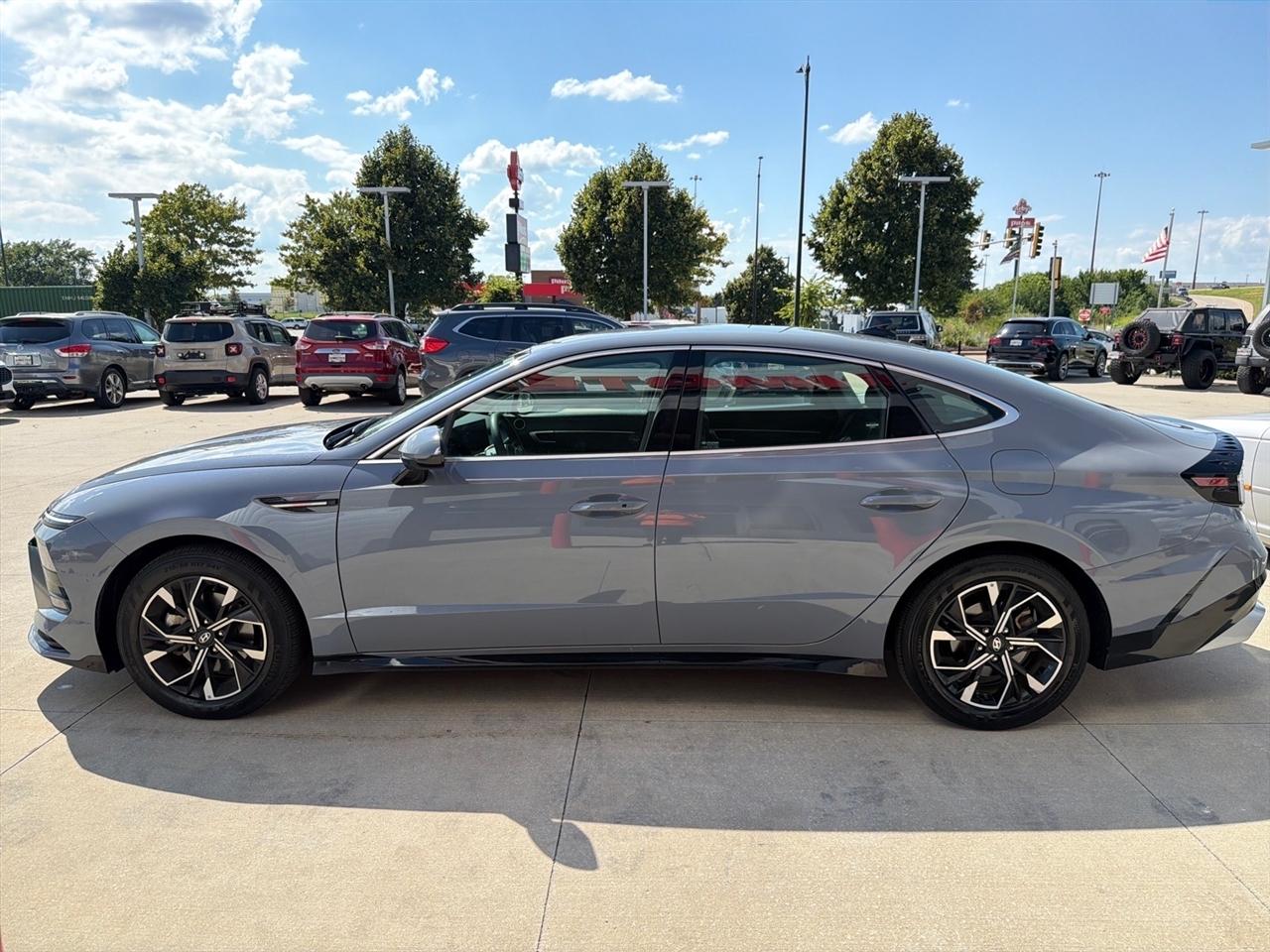 Hyundai Sonata SEL FWD 2025