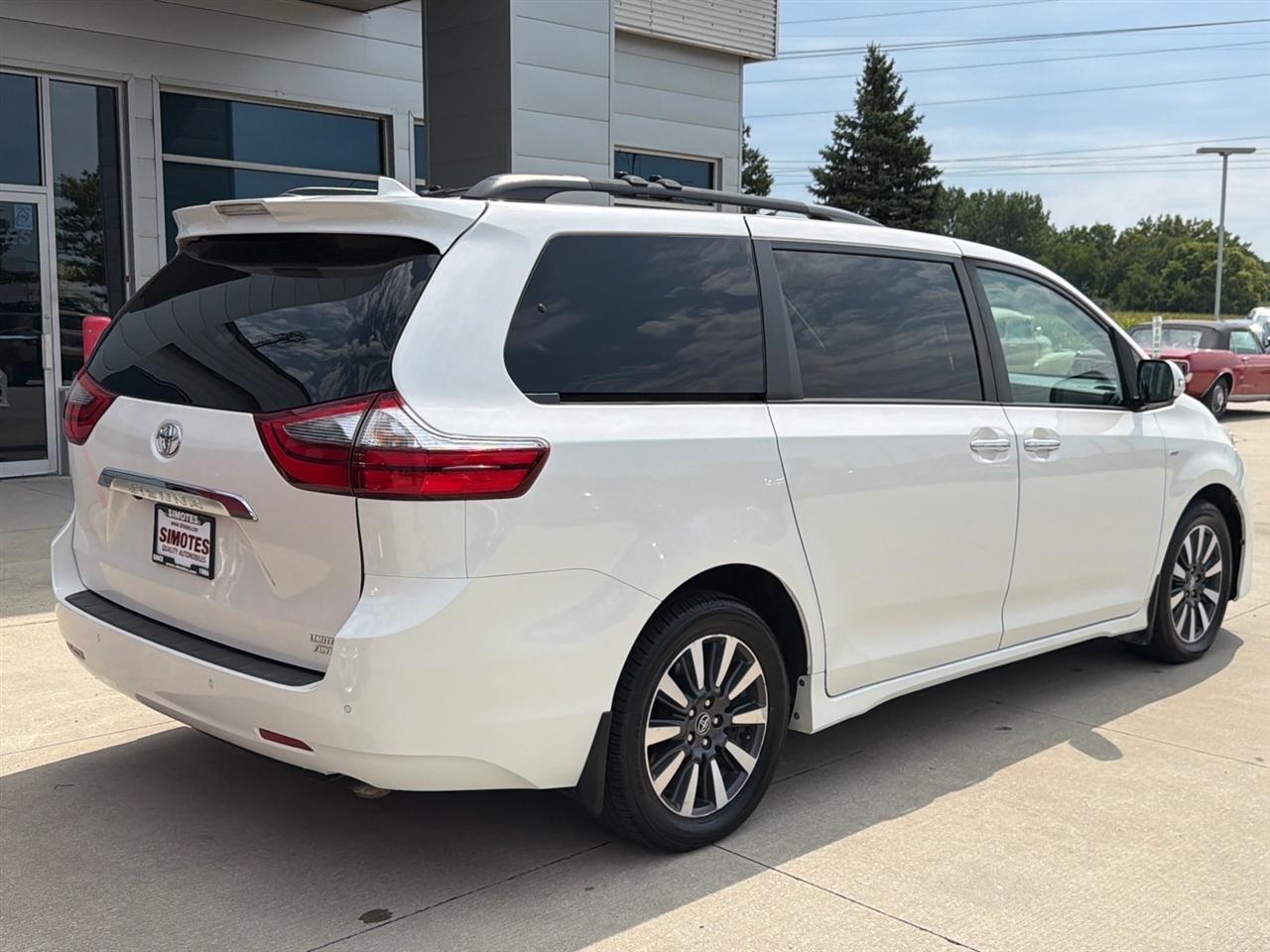 Toyota Sienna Limited Premium AWD 7-Passenger (Natl) 2020