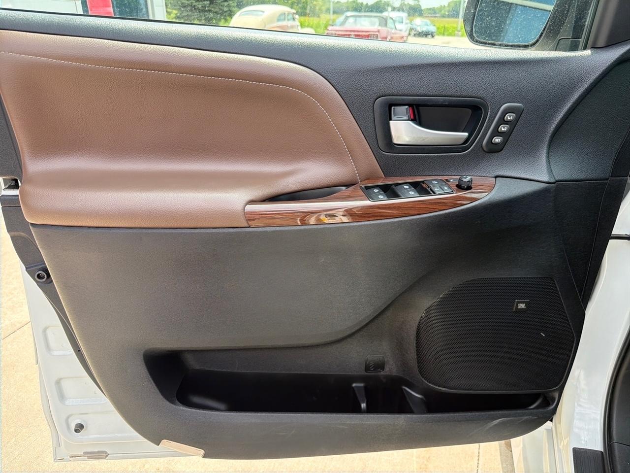 Toyota Sienna Limited Premium AWD 7-Passenger (Natl) 2020