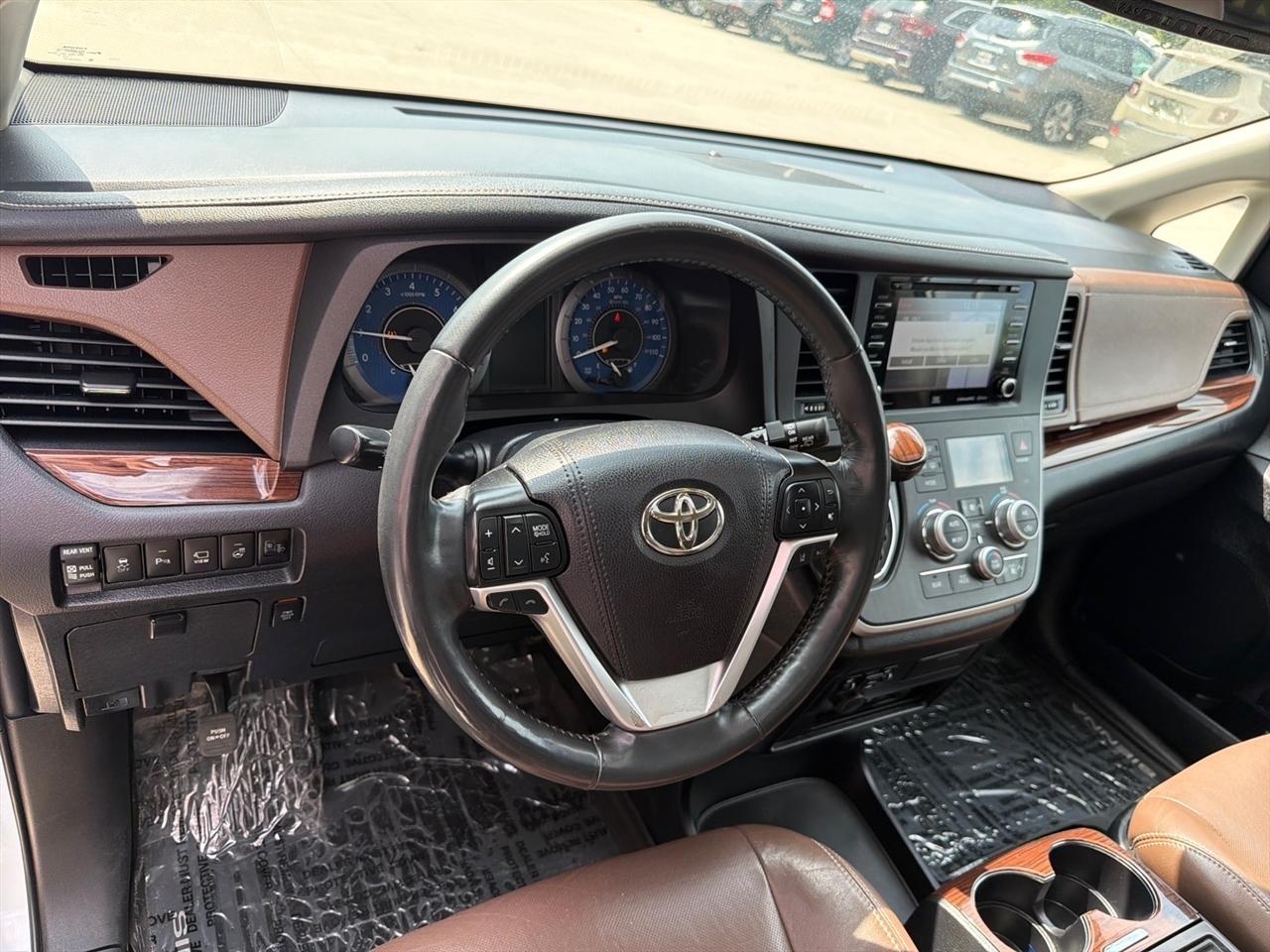 Toyota Sienna Limited Premium AWD 7-Passenger (Natl) 2020