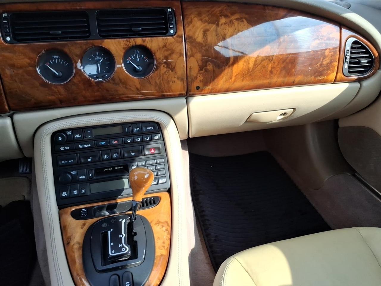 Jaguar XK8 2dr Conv XK8 2002