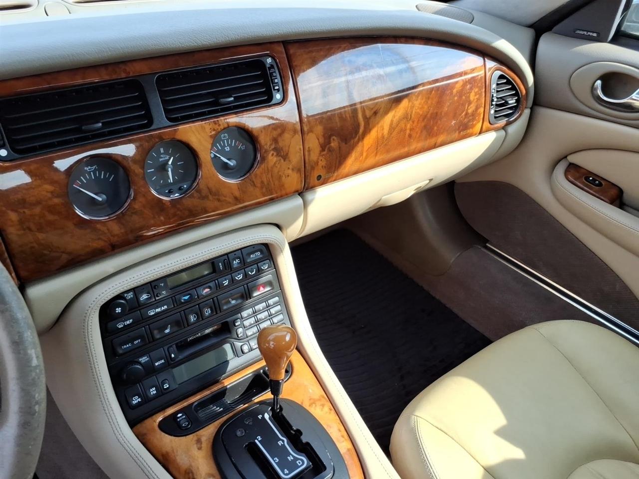 Jaguar XK8 2dr Conv XK8 2002