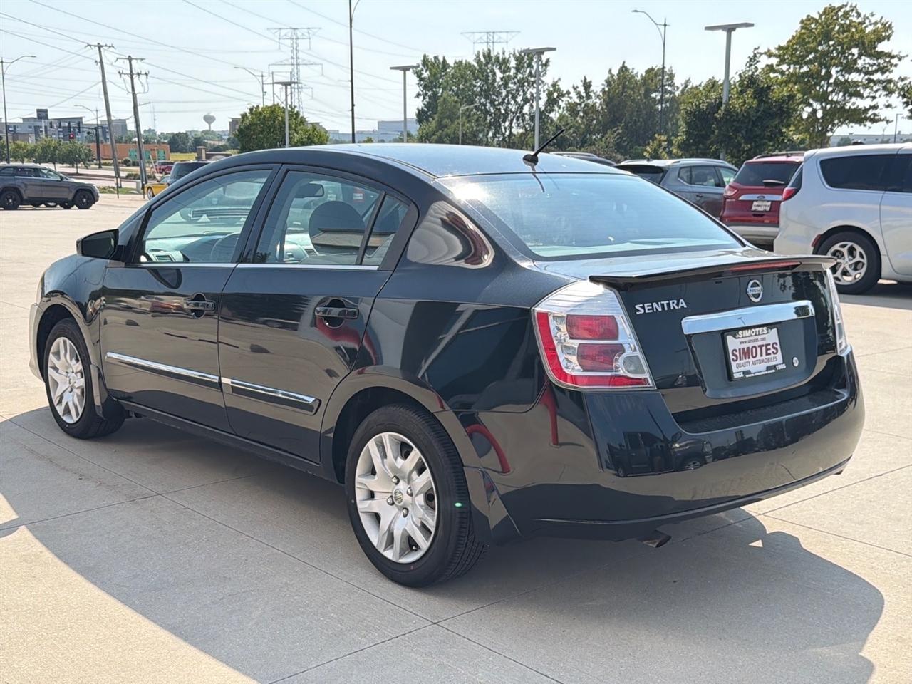 Nissan Sentra 4dr Sdn I4 CVT 2.0 S 2012
