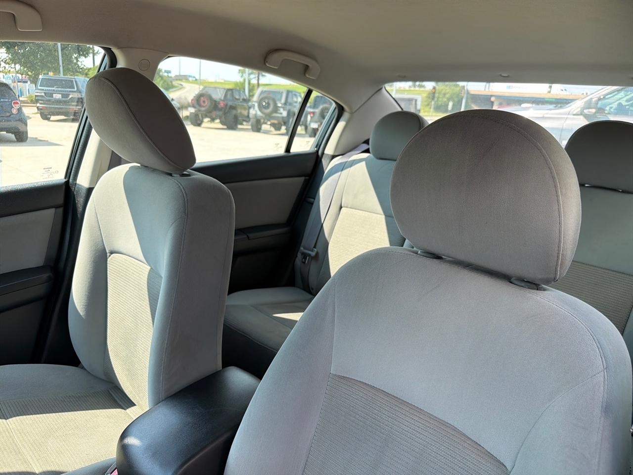 Nissan Sentra 4dr Sdn I4 CVT 2.0 S 2012