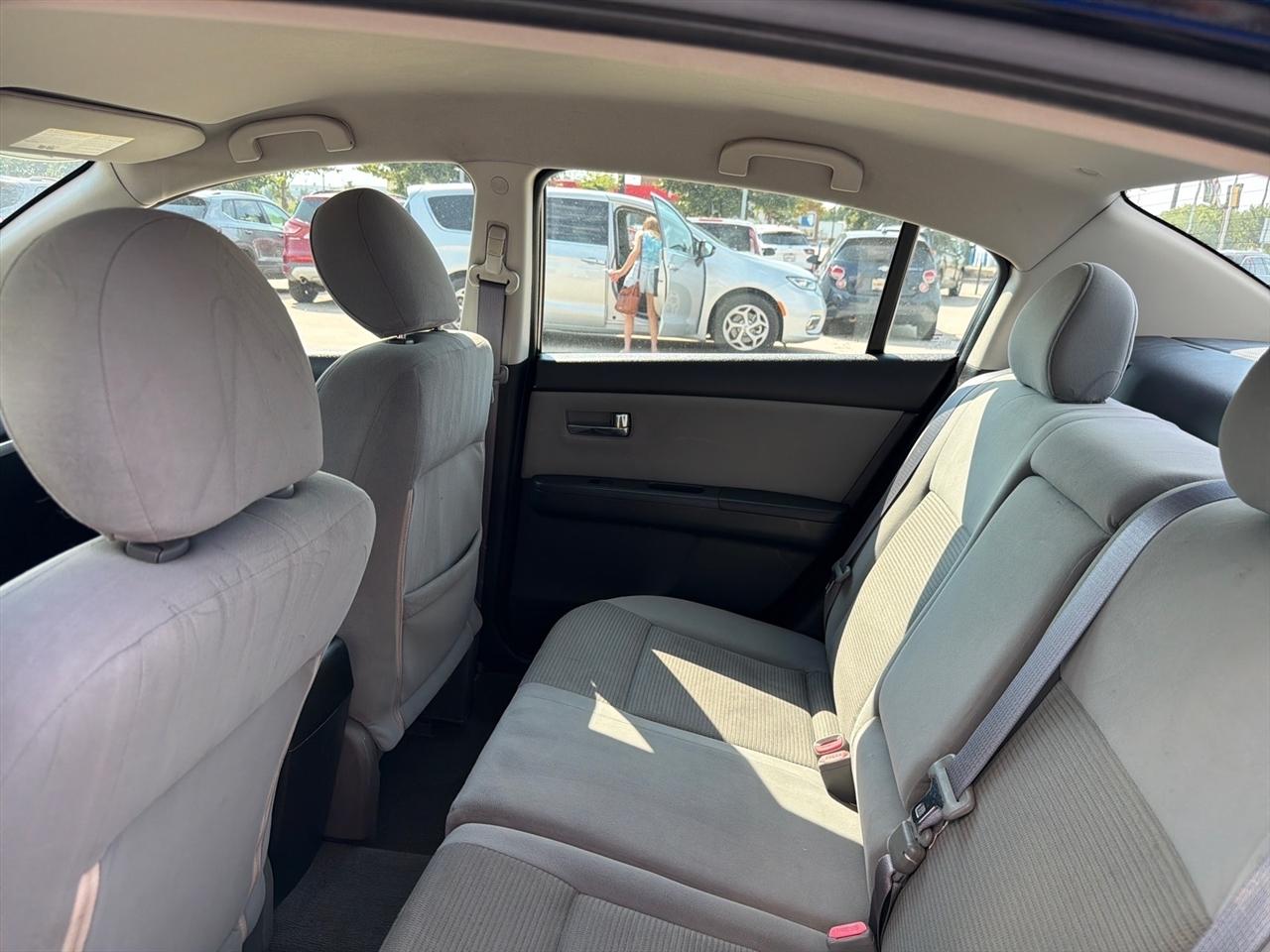 Nissan Sentra 4dr Sdn I4 CVT 2.0 S 2012