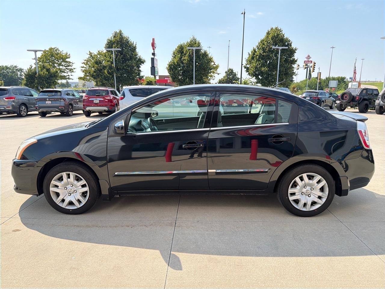 Nissan Sentra 4dr Sdn I4 CVT 2.0 S 2012