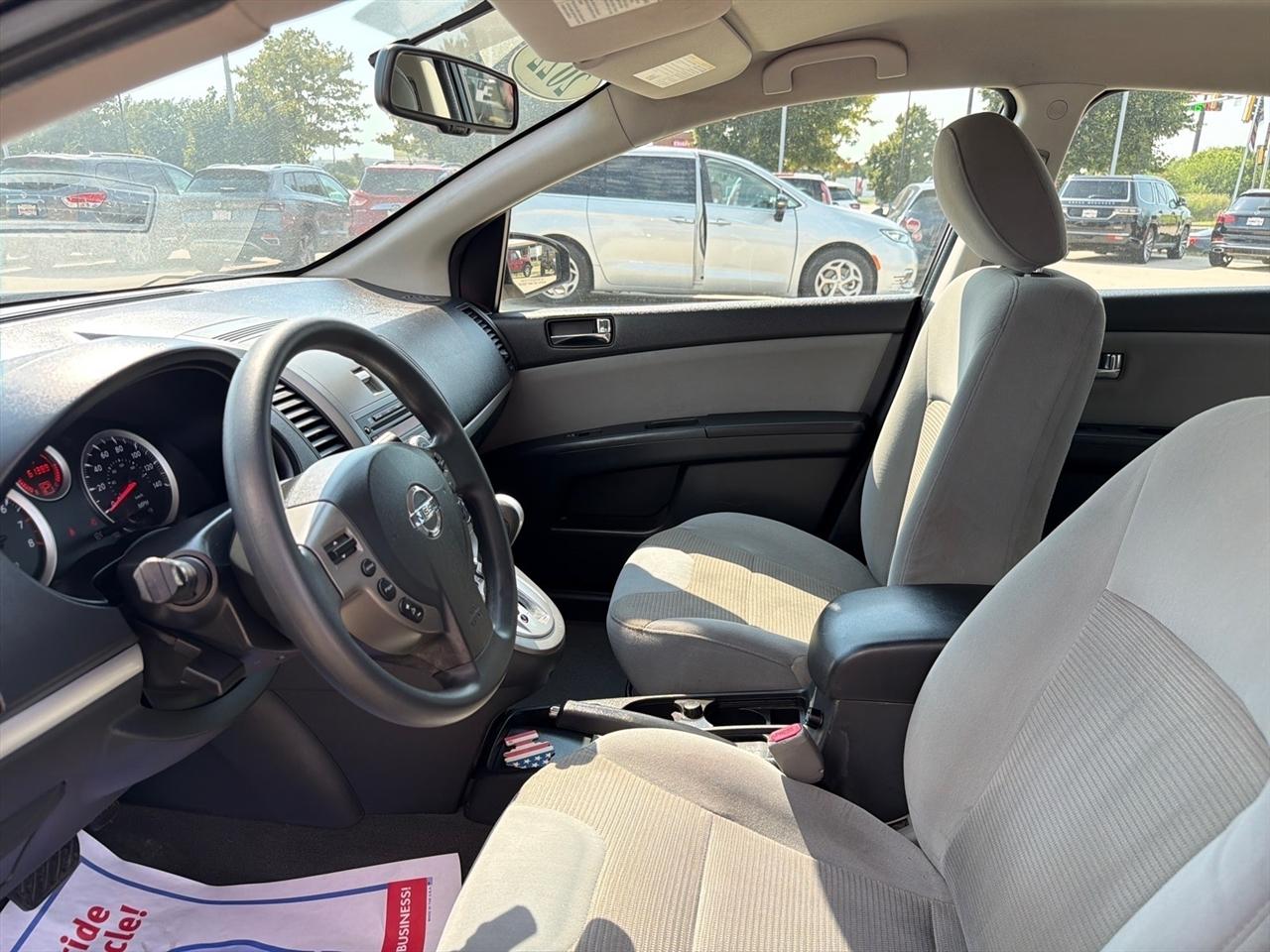 Nissan Sentra 4dr Sdn I4 CVT 2.0 S 2012