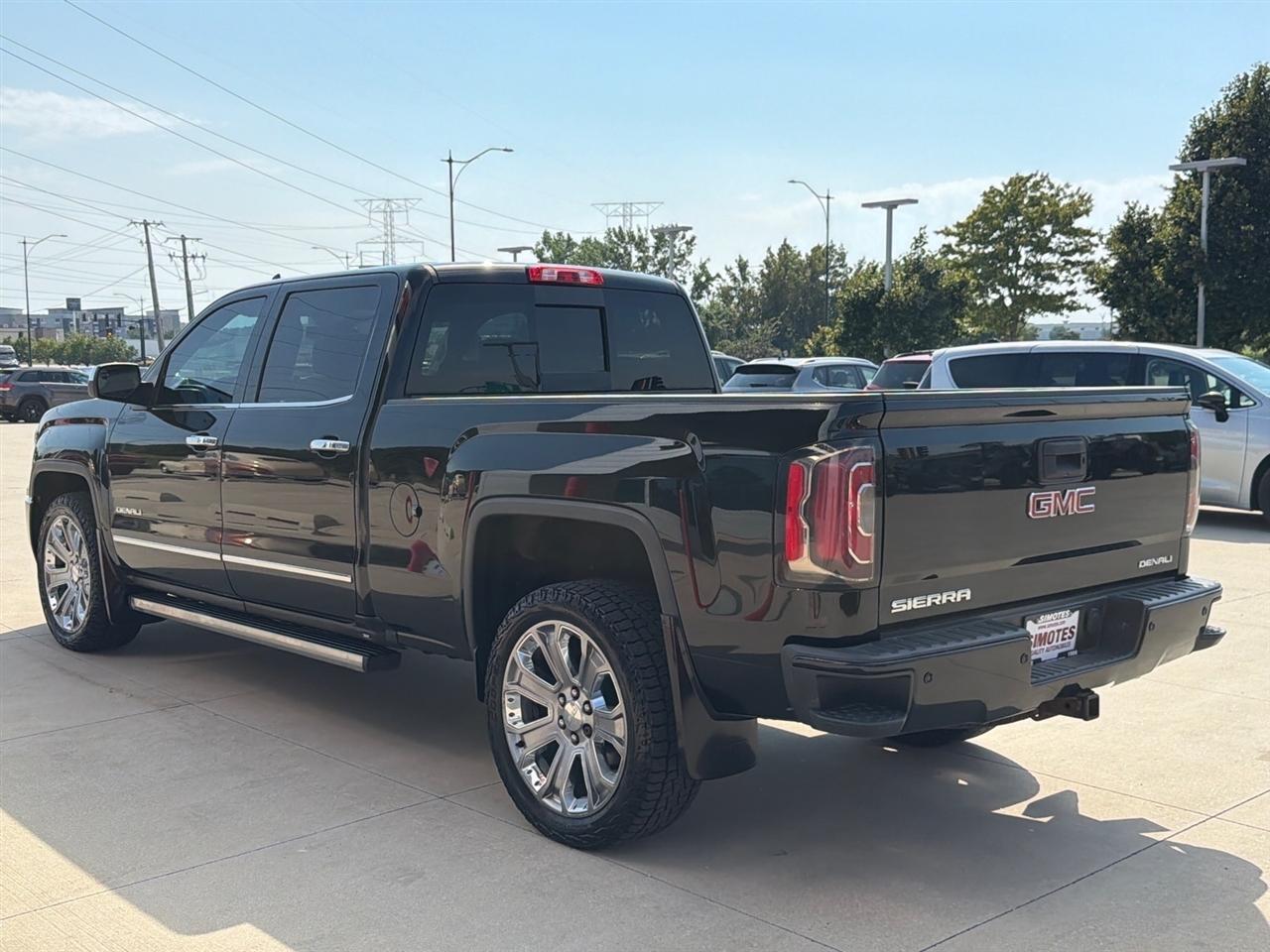 GMC Sierra 1500 4WD Crew Cab 153.0" Denali 2017