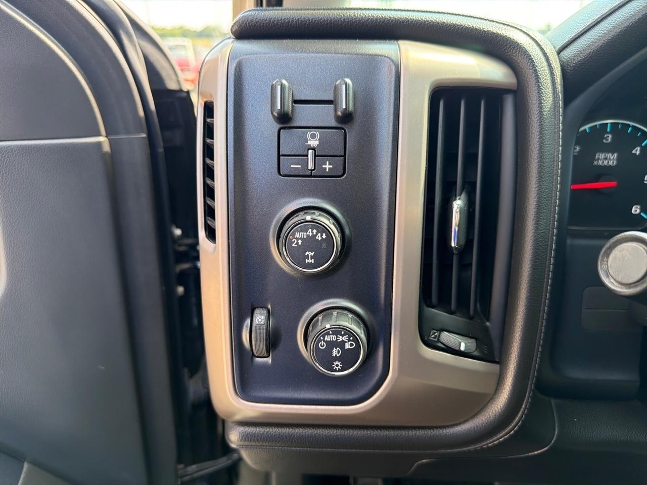 GMC Sierra 1500 4WD Crew Cab 153.0" Denali 2017