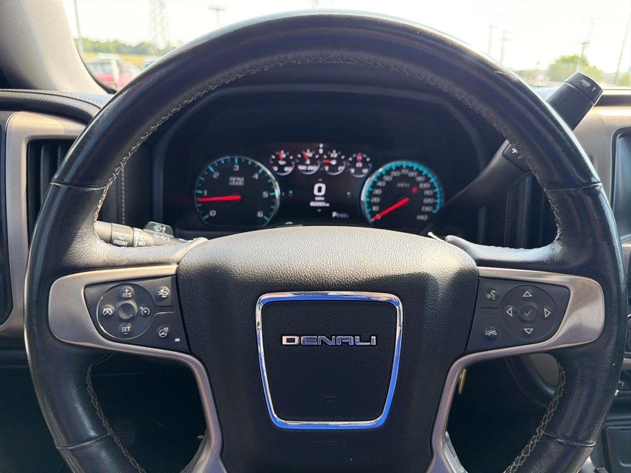 GMC Sierra 1500 4WD Crew Cab 153.0" Denali 2017