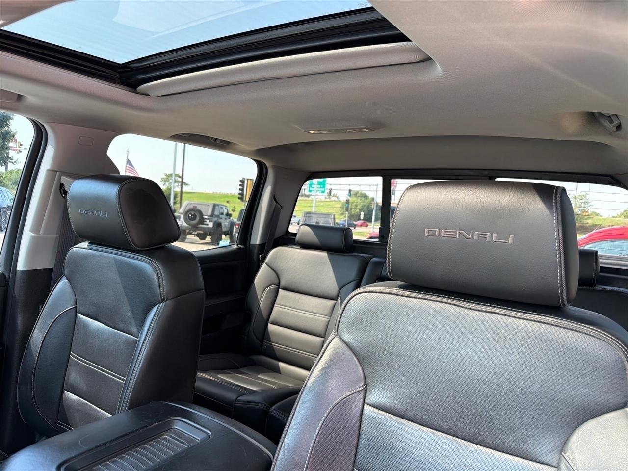 GMC Sierra 1500 4WD Crew Cab 153.0" Denali 2017