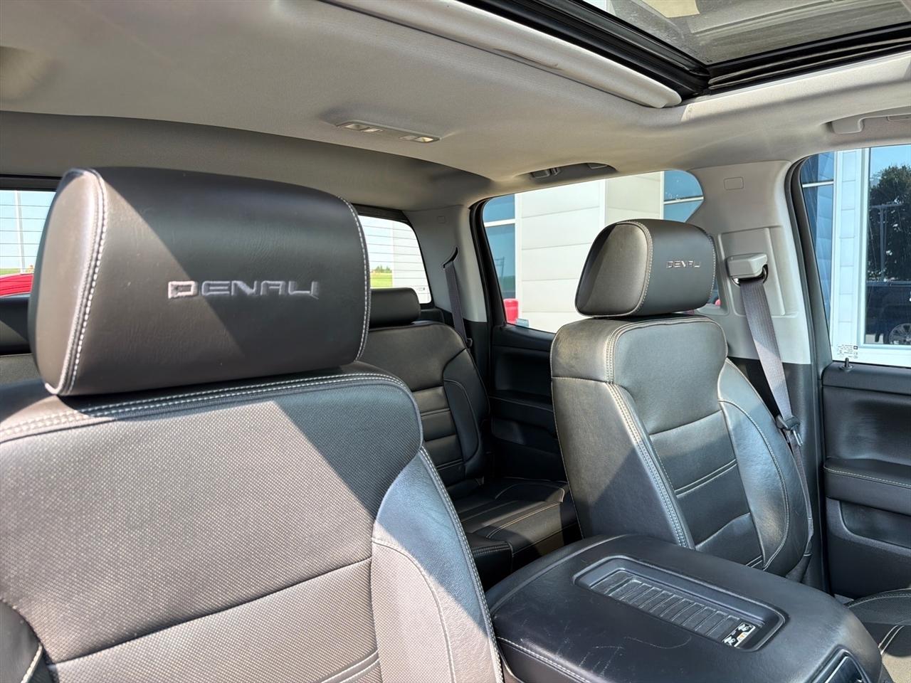 GMC Sierra 1500 4WD Crew Cab 153.0" Denali 2017