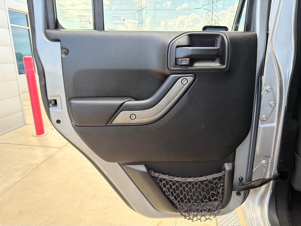 Jeep Wrangler Unlimited 4WD 4dr Sport 2016