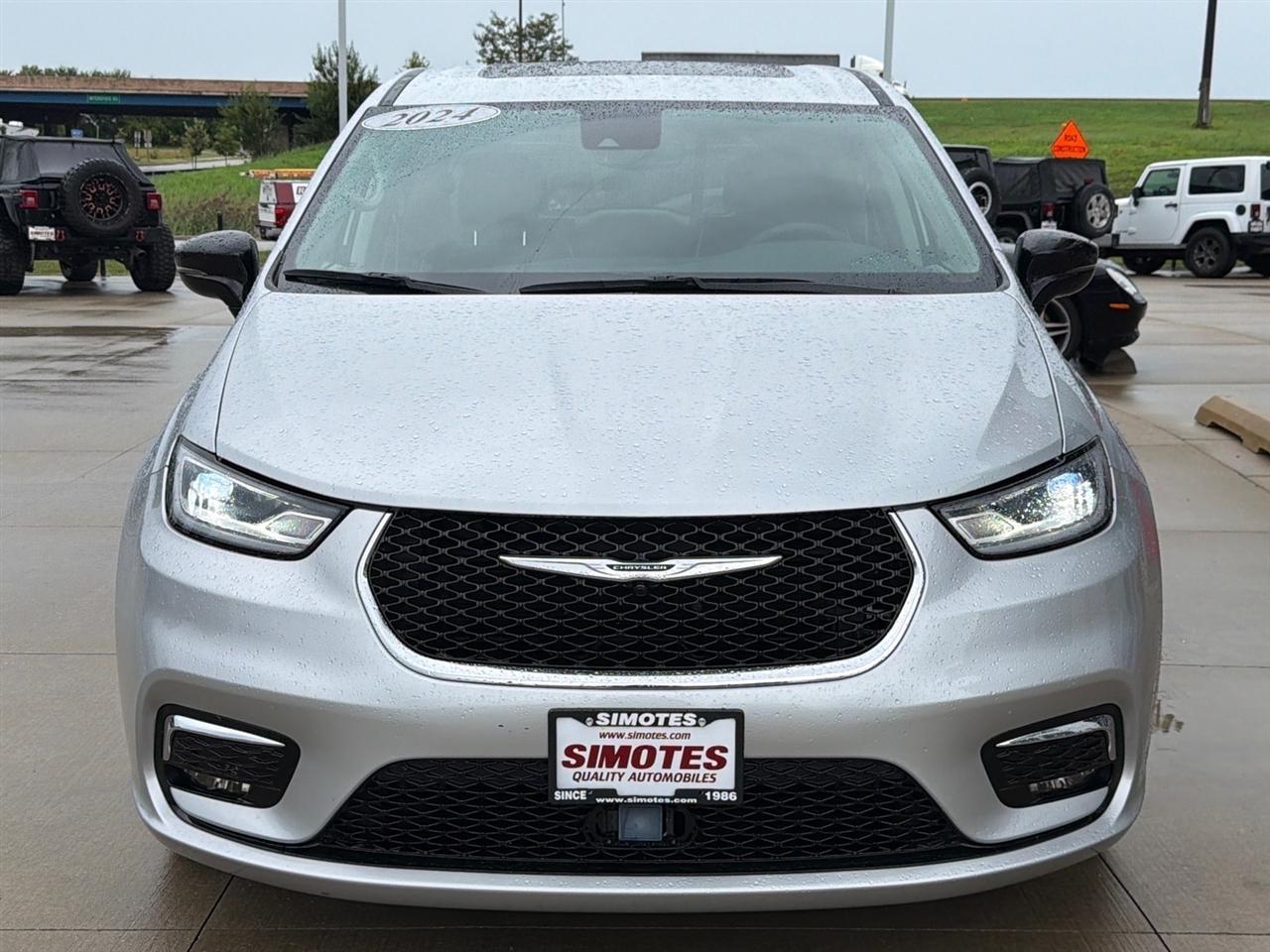 Chrysler Pacifica Limited FWD 2024
