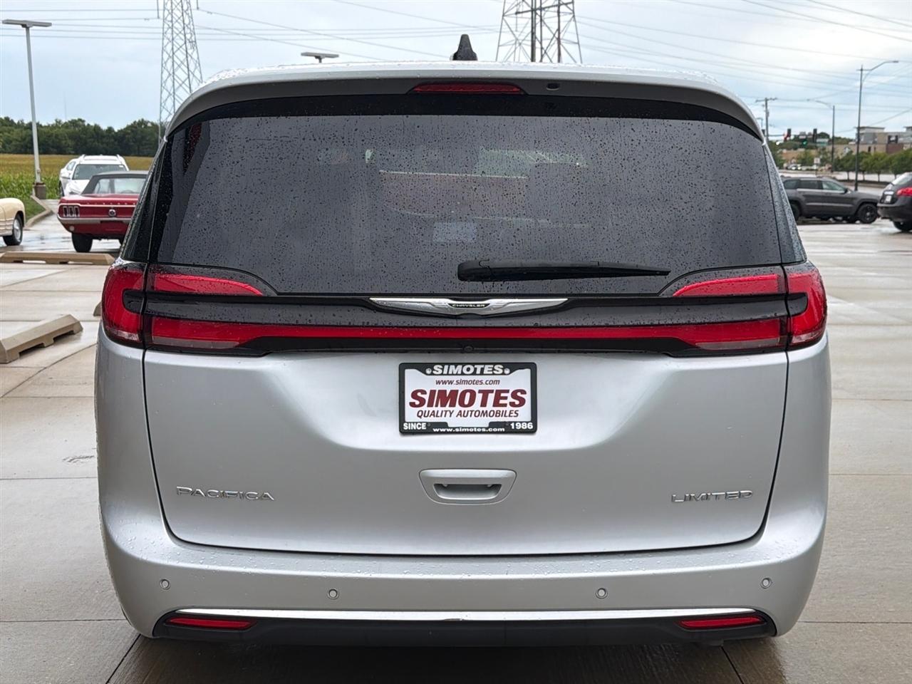 Chrysler Pacifica Limited FWD 2024