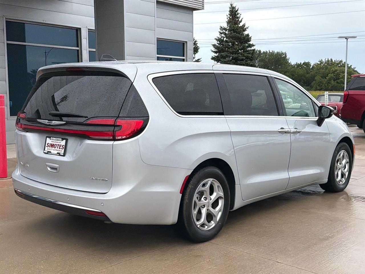 Chrysler Pacifica Limited FWD 2024