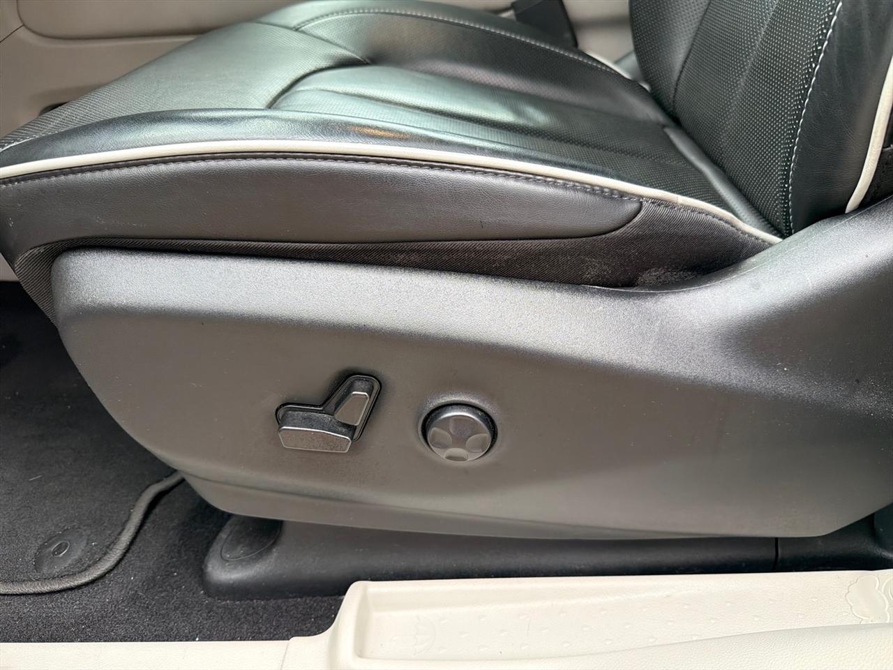 Chrysler Pacifica Limited FWD 2024