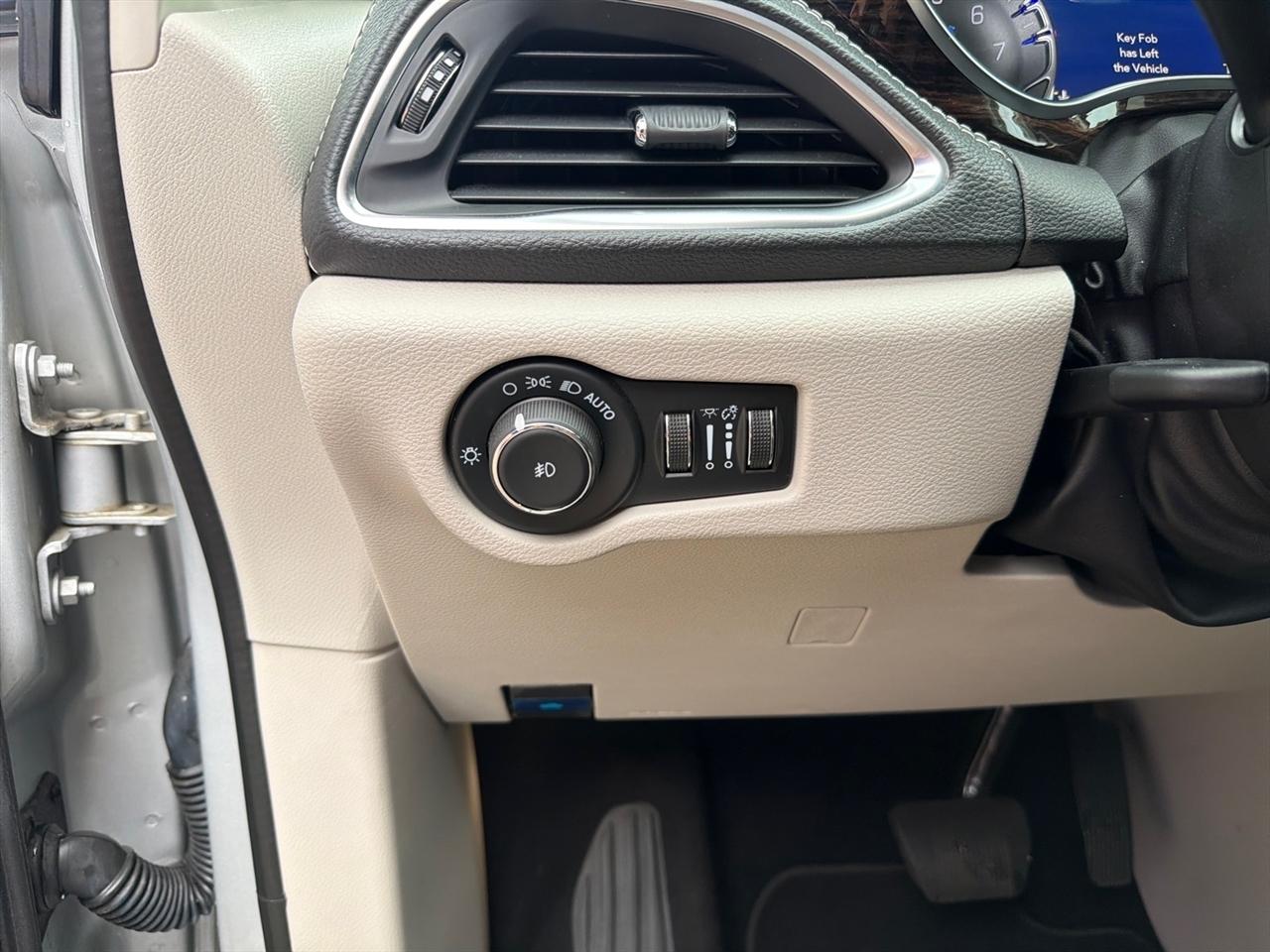 Chrysler Pacifica Limited FWD 2024