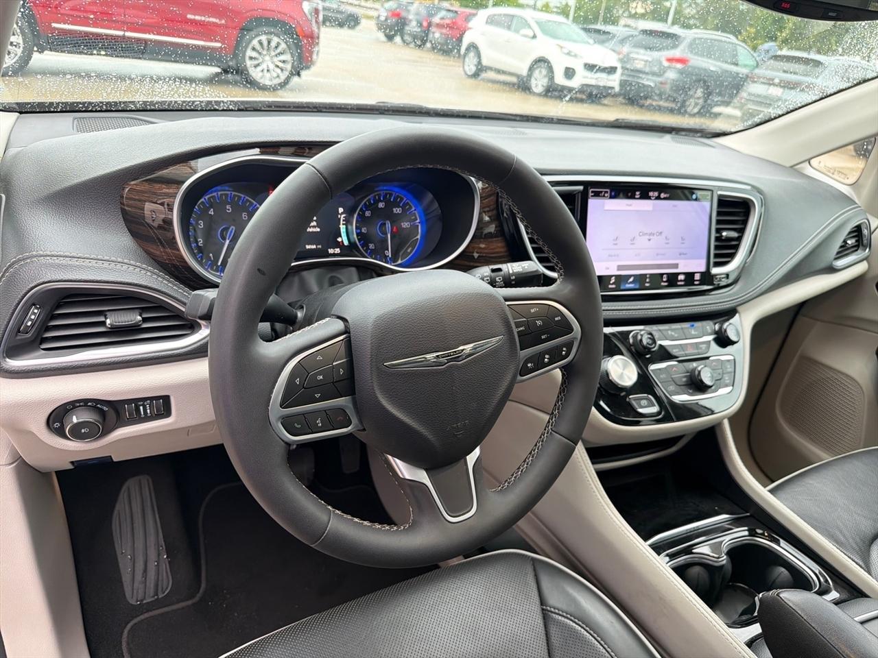 Chrysler Pacifica Limited FWD 2024