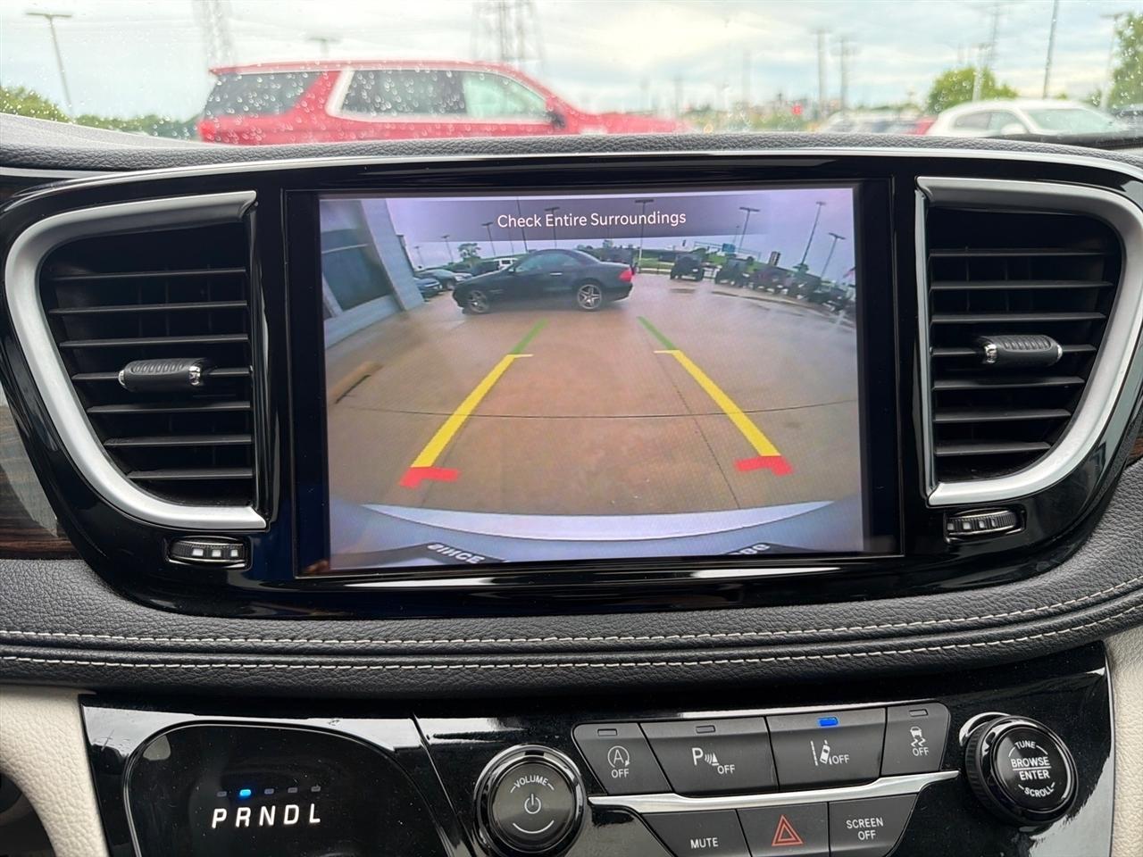 Chrysler Pacifica Limited FWD 2024