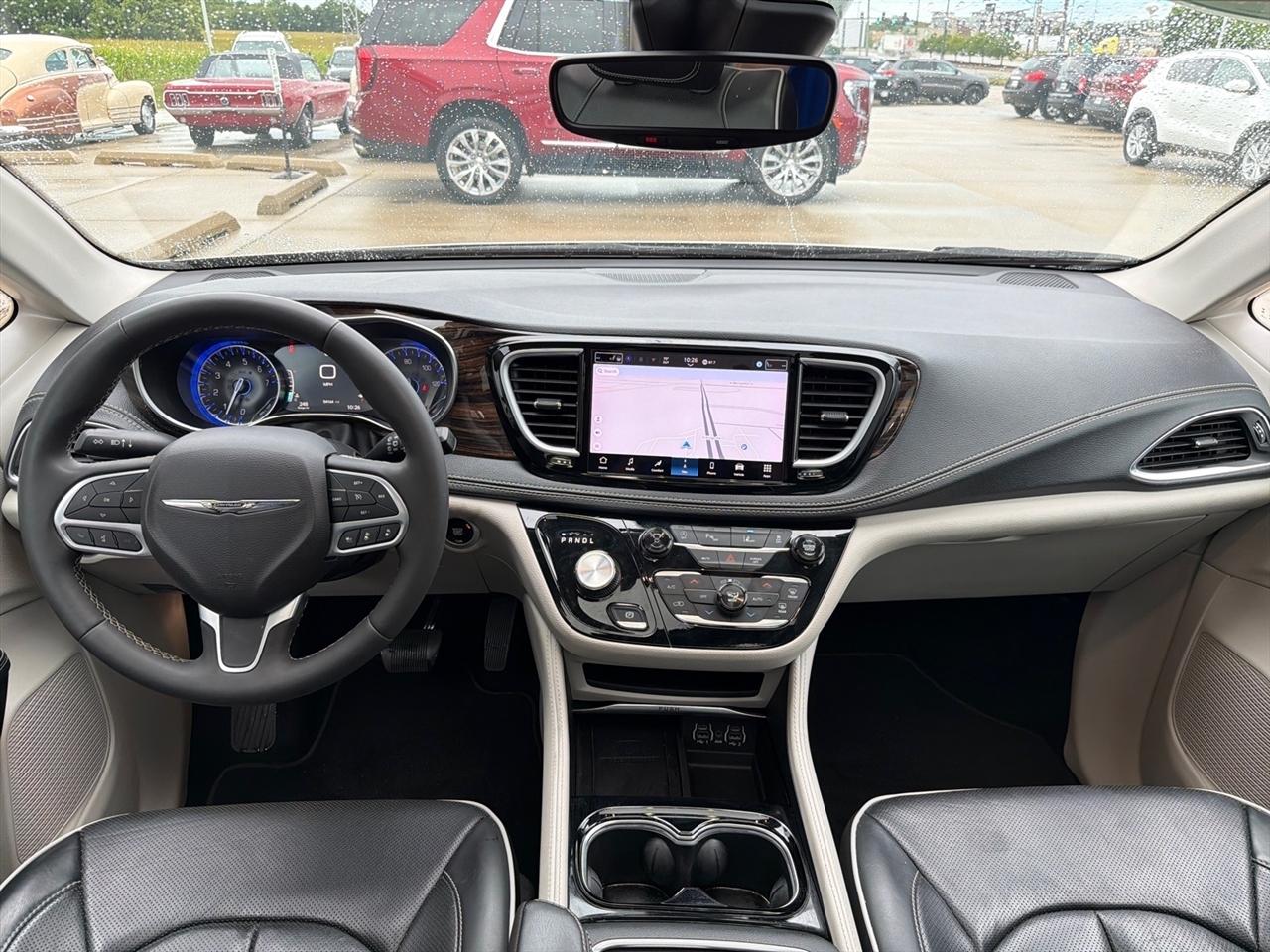 Chrysler Pacifica Limited FWD 2024
