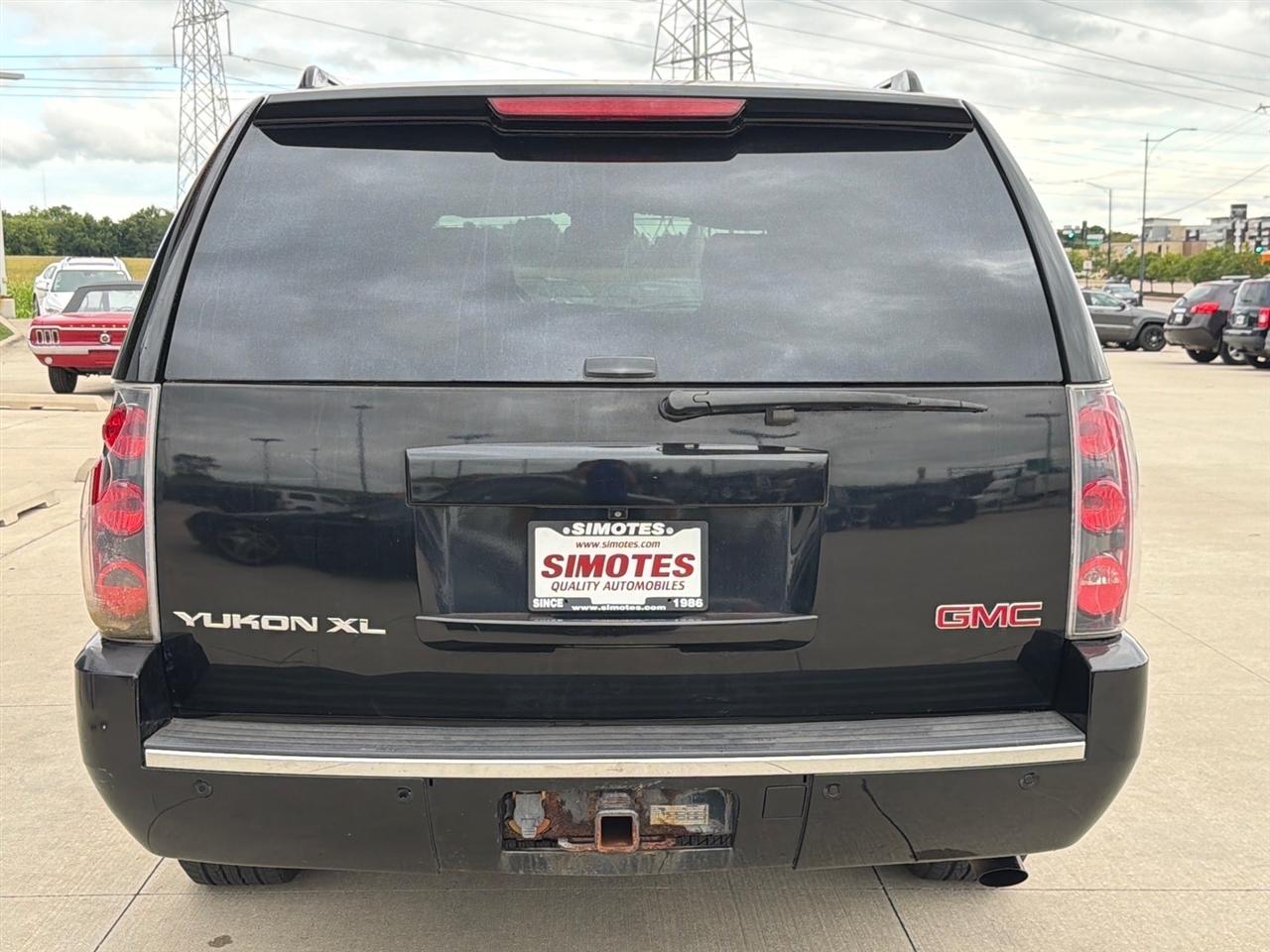 GMC Yukon XL Denali AWD 4dr 1500 2008