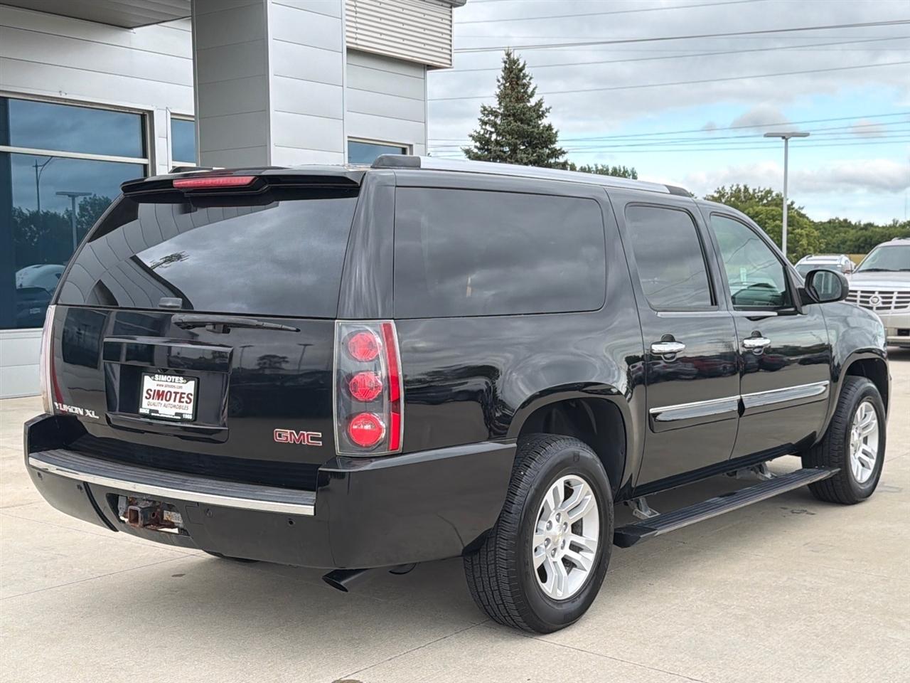 GMC Yukon XL Denali AWD 4dr 1500 2008