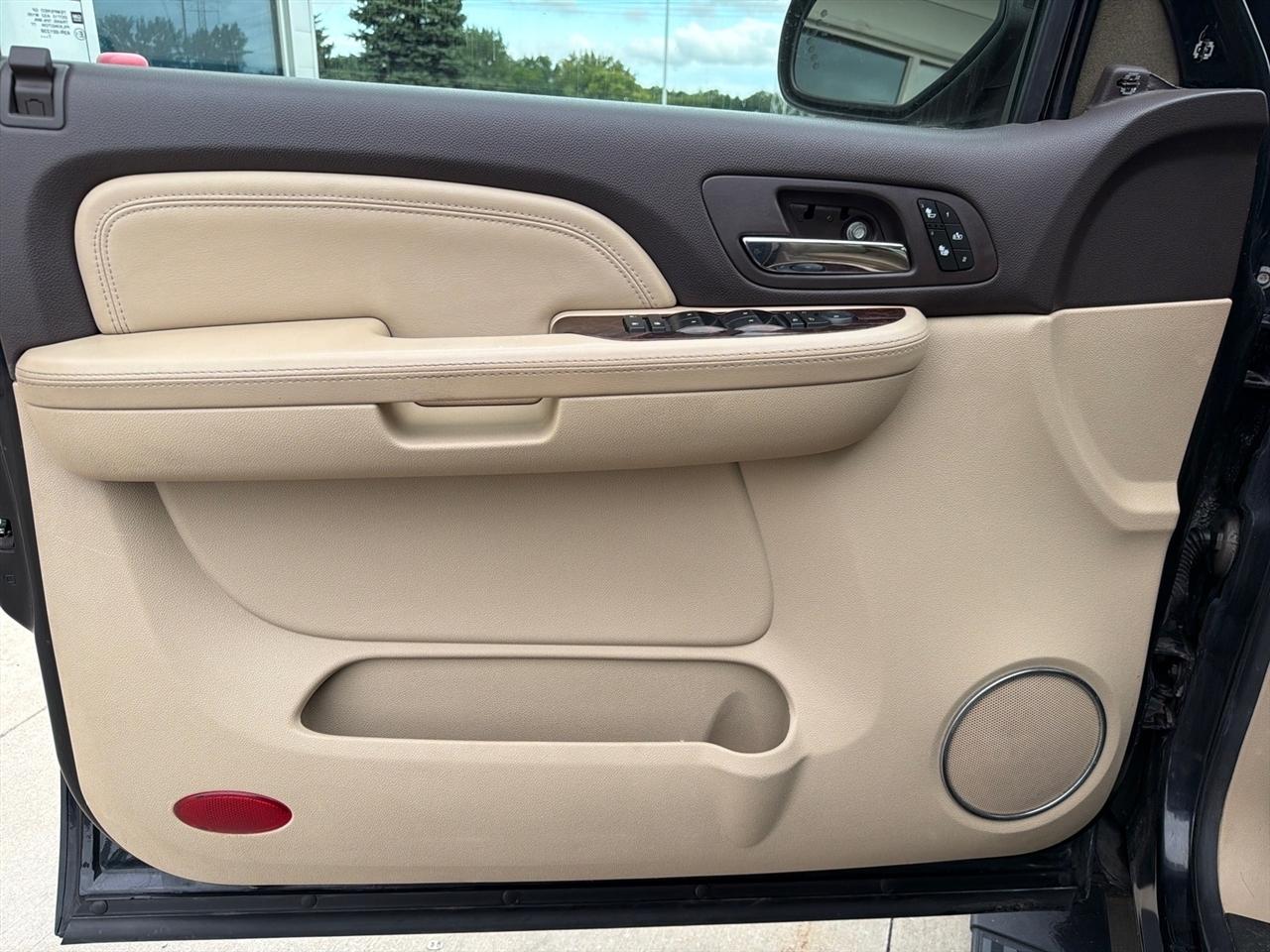 GMC Yukon XL Denali AWD 4dr 1500 2008