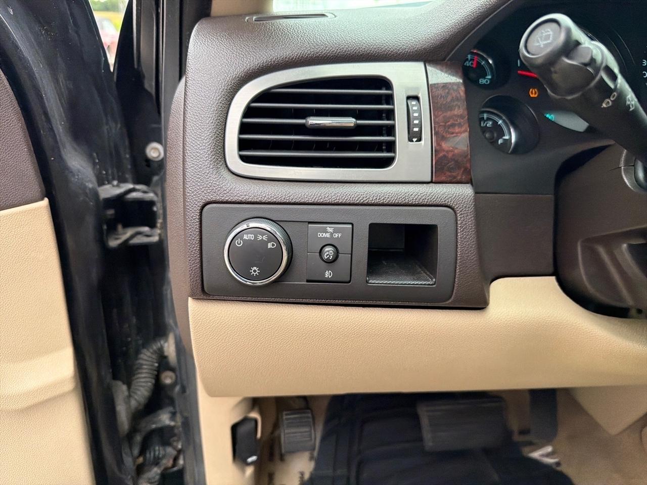 GMC Yukon XL Denali AWD 4dr 1500 2008