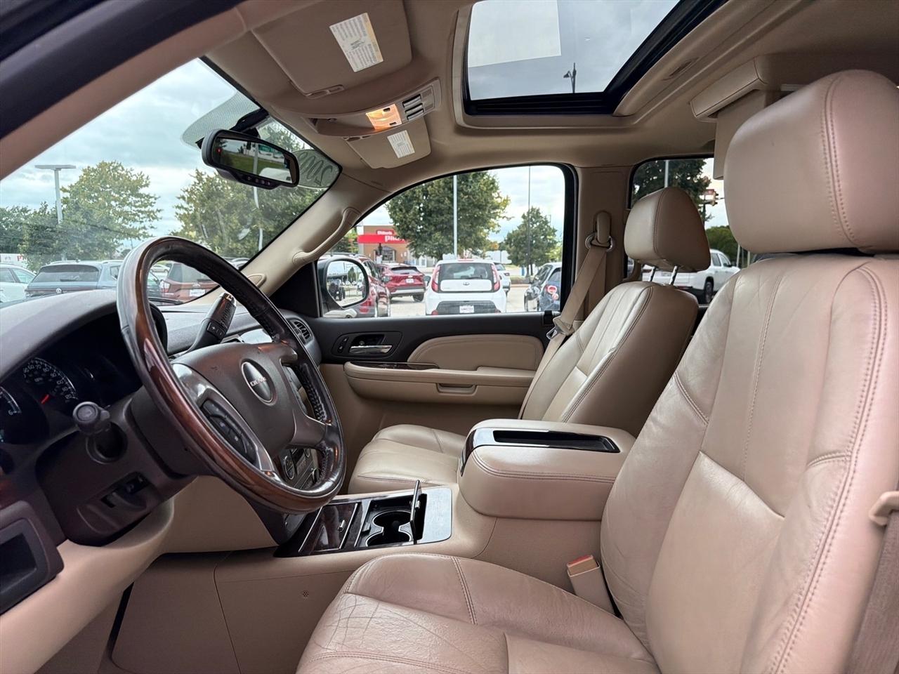 GMC Yukon XL Denali AWD 4dr 1500 2008